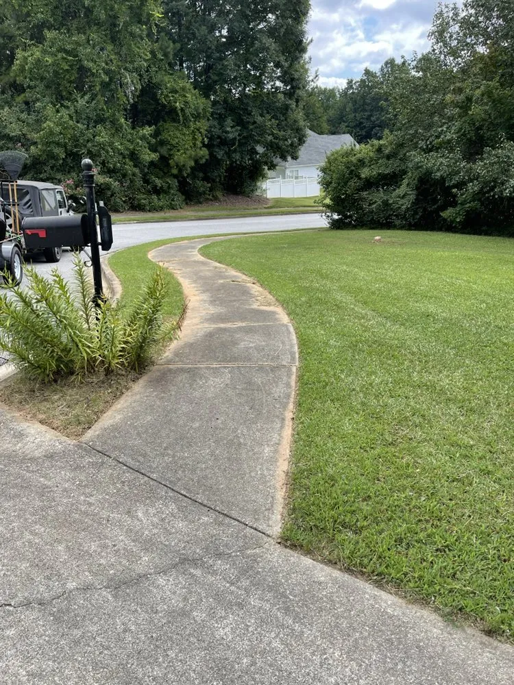 Expert residential landscaping in Stockbridge, GA by Razor Cutz Yard Barber