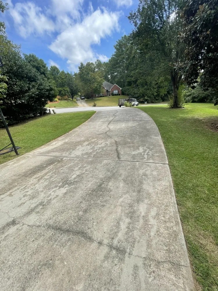 Local residential landscaping for year-round maintenance in Stockbridge, GA by Razor Cutz Yard Barber