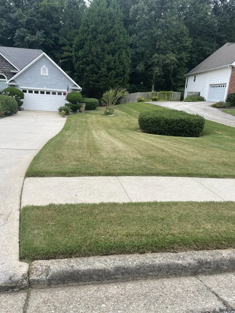 Expert yard maintenance in Stockbridge, GA by Razor Cutz Yard Barber