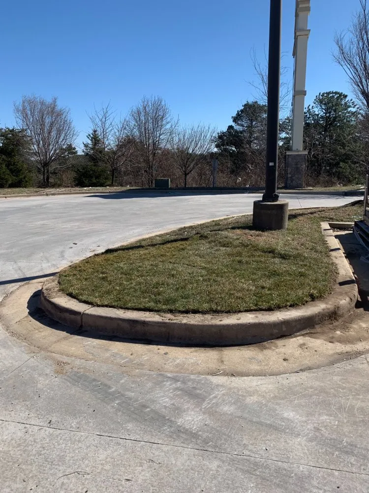 Local lawn mowing service in Lake Shore, MD - Razor Landscapes