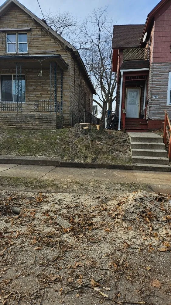 Top-rated yard maintenance in Racine, WI by Razor Sharp Lawn Care And Tree Service