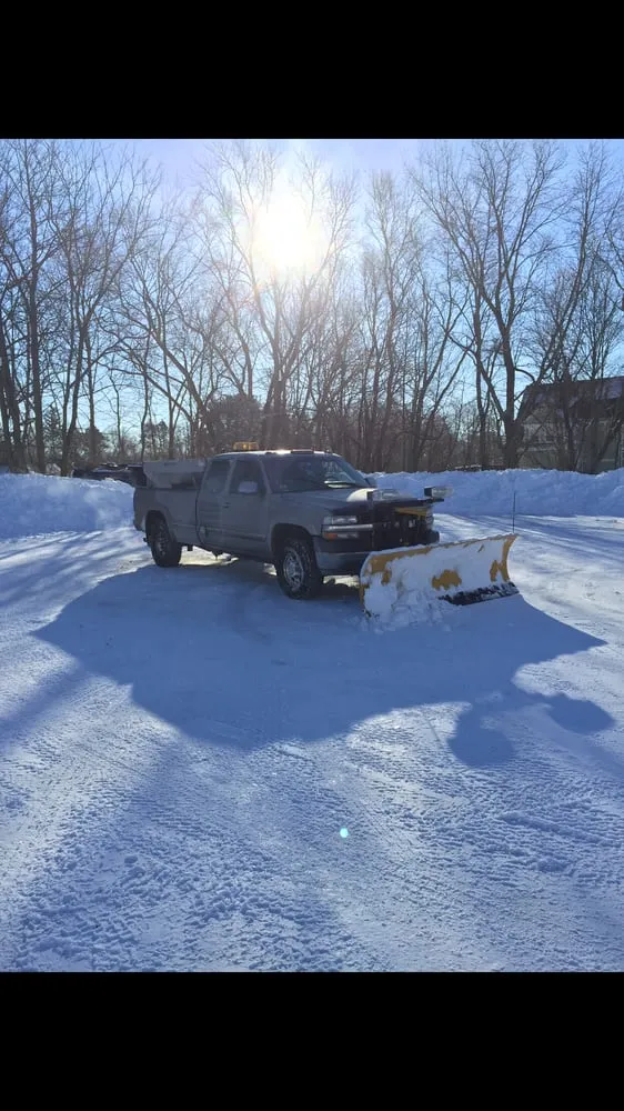 Custom yard cleanup service experts serving East Bridgewater, MA - Razor Sharp Lawn Care