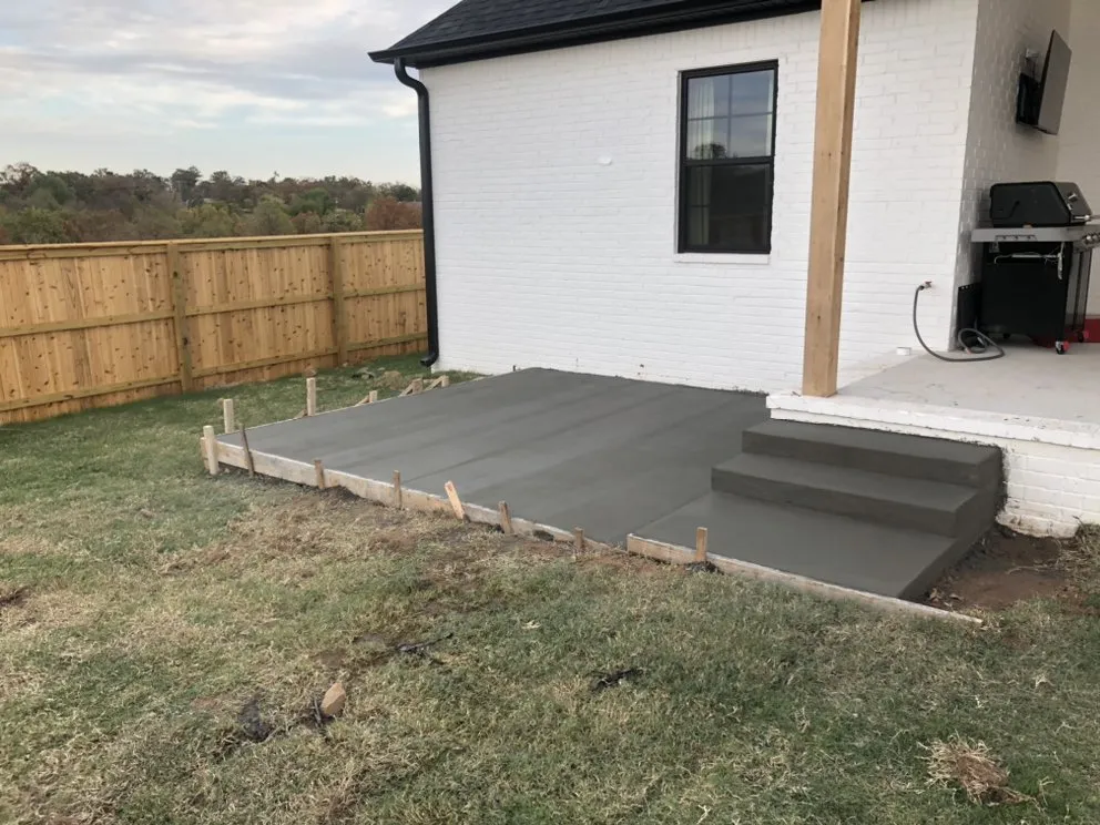 Top-rated lawn mowing service in Buffalo, TX - Razorline Concrete & Land Services