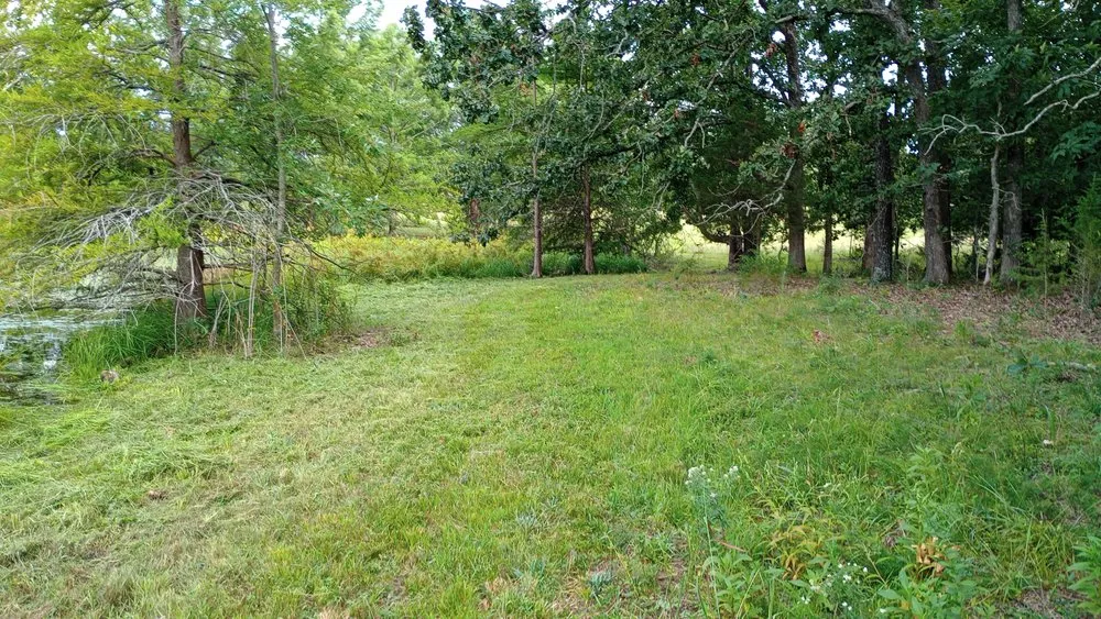 Custom garden landscaping experts serving Rolla, MO - Razor's Edge Construction