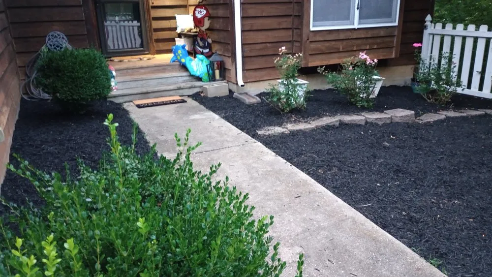 Affordable residential landscaping for homes in Rolla, MO by Razor's Edge Construction