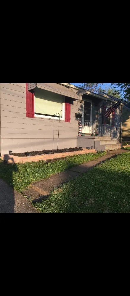 Reliable garden landscaping experts serving Sharon, PA - Razor's Edge Property Management