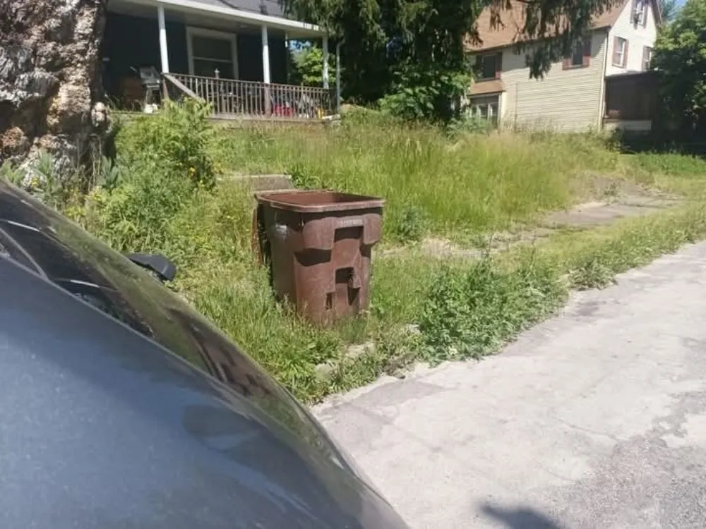 Professional residential landscaping in Sharon, PA by Razor's Edge Property Management