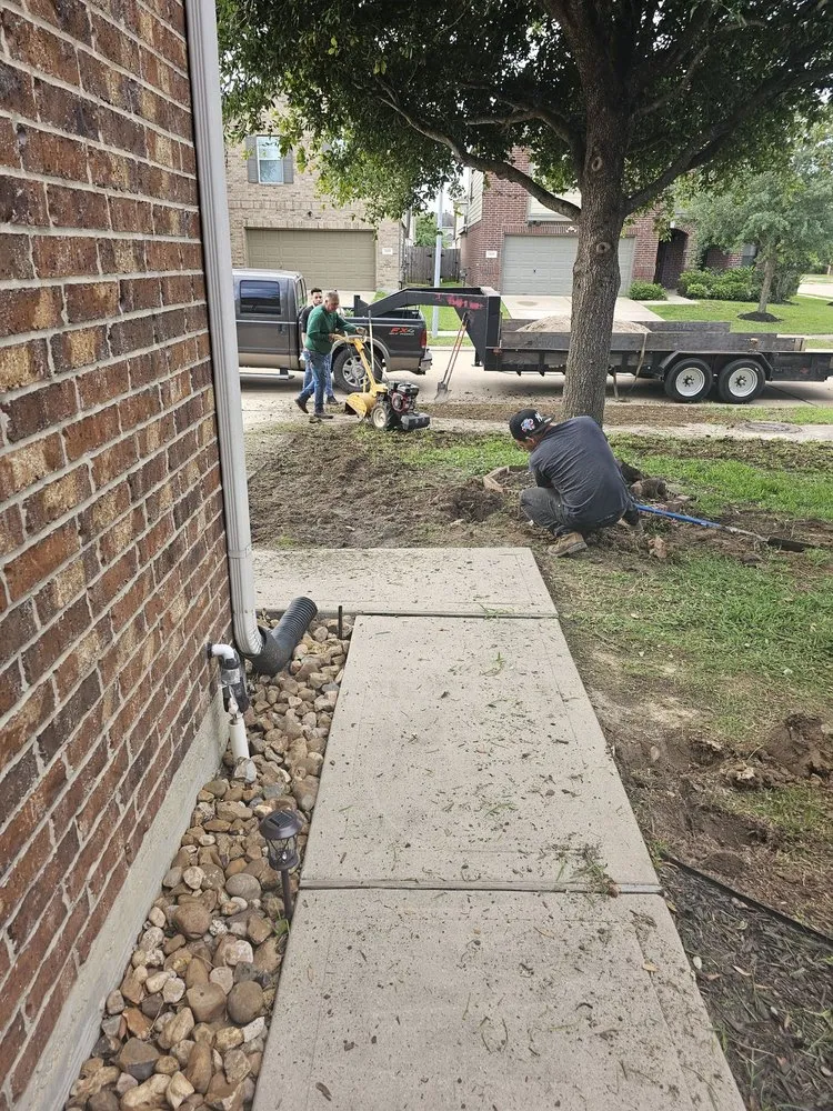 Custom yard maintenance experts serving Houston, TX - Razo’s Lawn & Landscaping