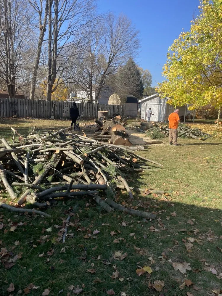 Expert garden landscaping in Southgate, MI - R&B Landscaping and Snow Removal