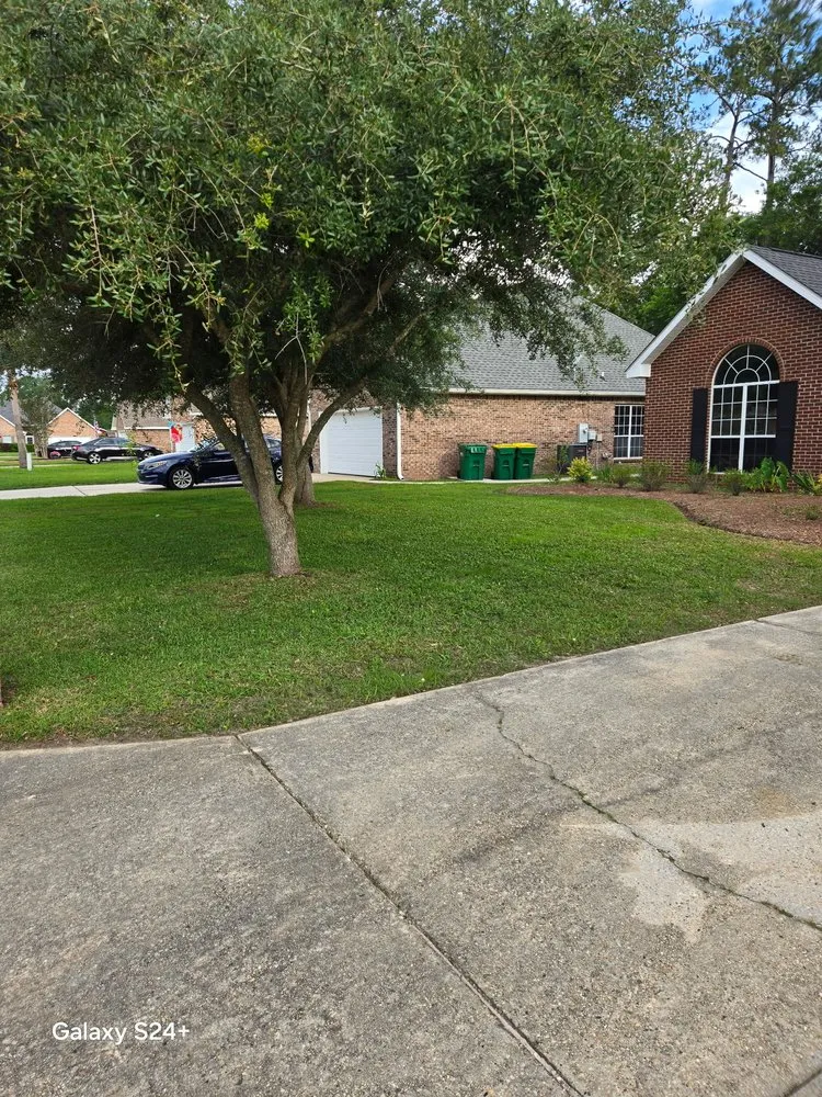 Trusted garden landscaping near you in Biloxi, MS by R&B Lawn Maintenance