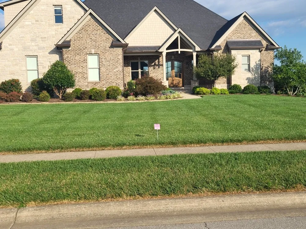 Top-rated garden landscaping in Versailles, KY - Rbg fertilizer and weed control