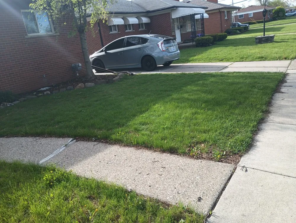 Custom lawn care service in Detroit, MI - RB's Lawn Care