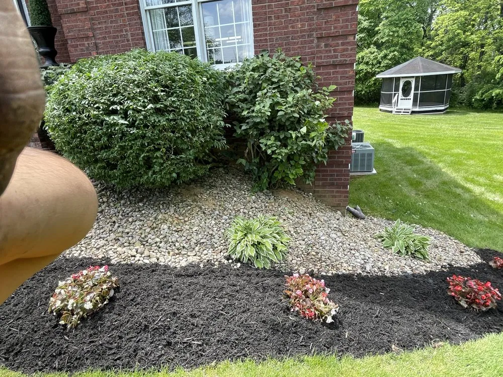 Professional yard maintenance experts serving Louisville, KY - RC Landscaping