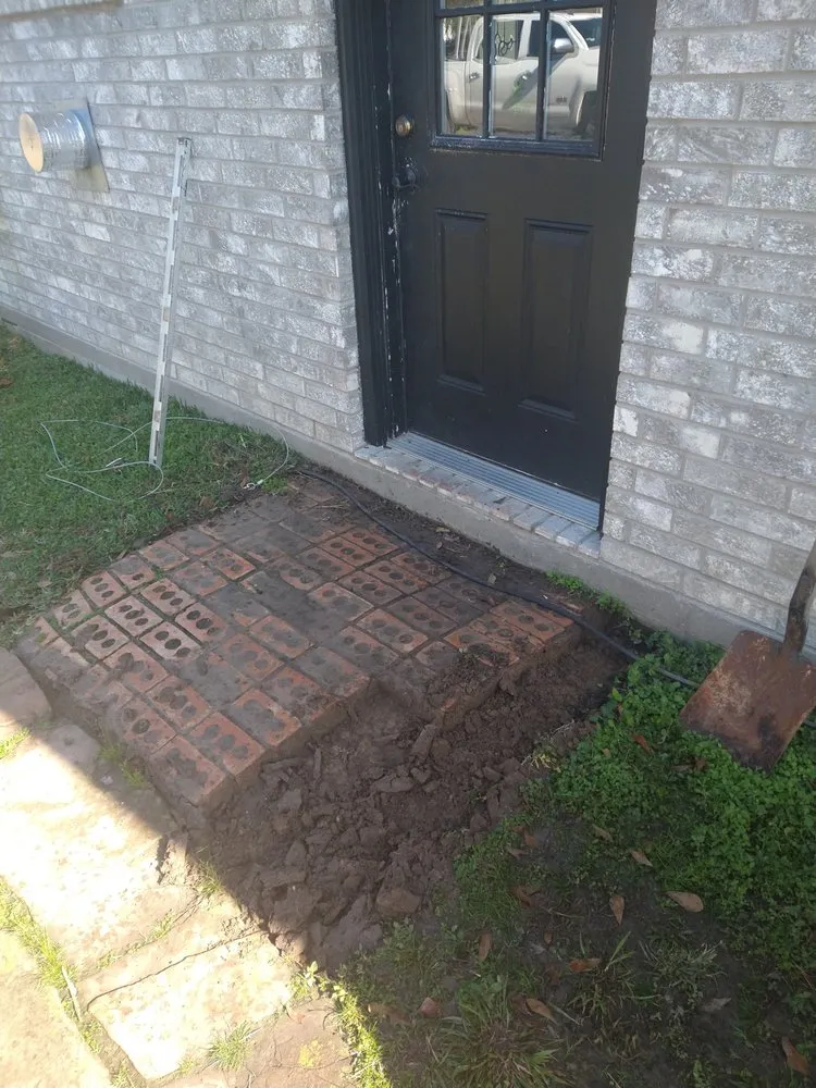 Expert lawn mowing service experts serving Trinity, TX - RC&L Services