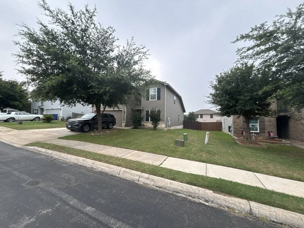 Expert yard maintenance in San Antonio, TX by RD Mowing