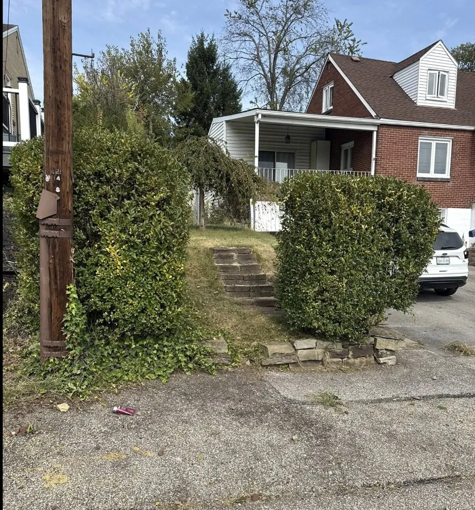 Local garden landscaping in Braddock, PA by RD3 Lawn Care