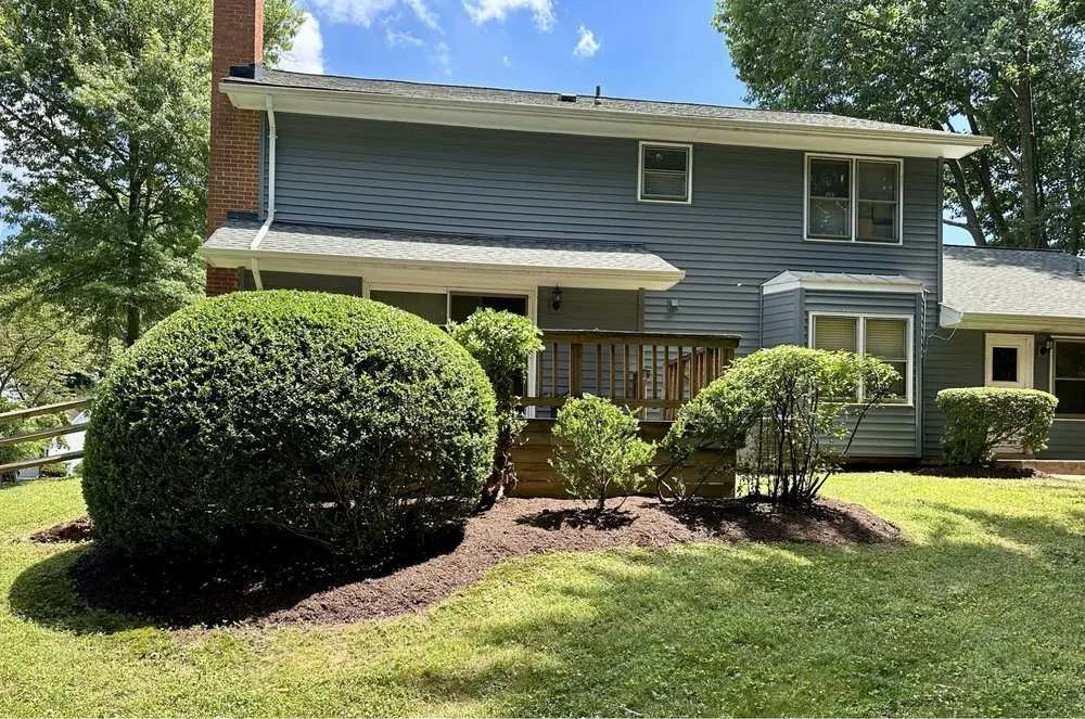 Professional lawn mowing service in Montgomery Village, MD by RD7 Landscaping