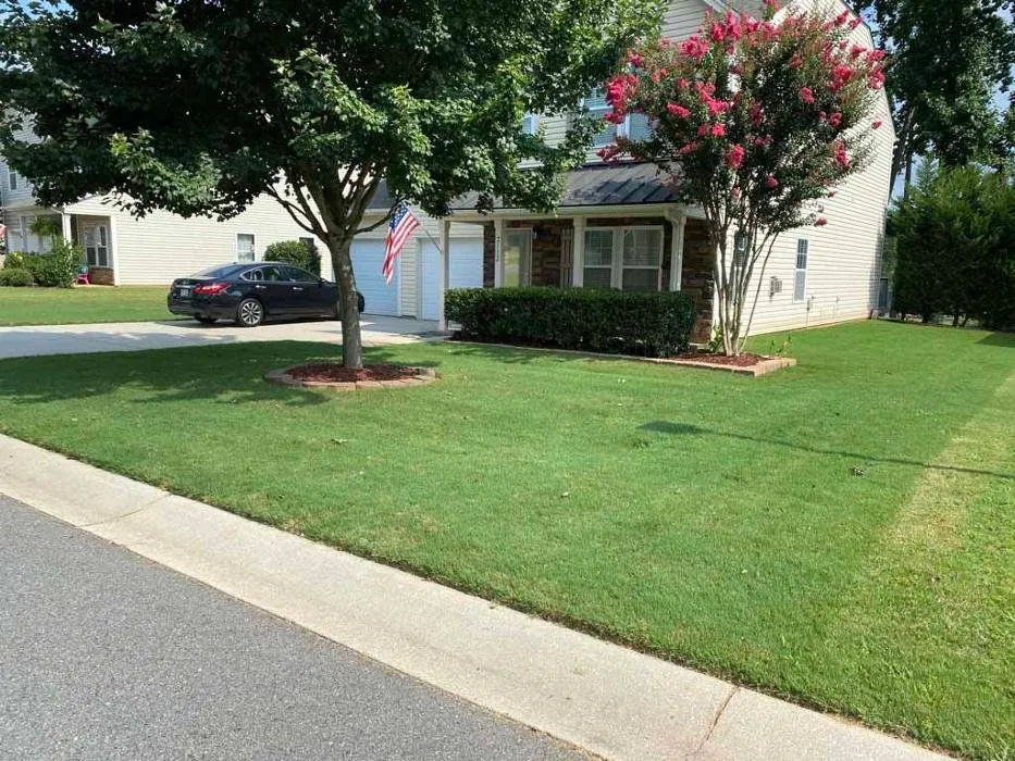 Professional lawn care service in Mount Holly, NC - RDS Lawn Care Services