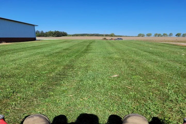 Local lawn mowing service experts serving Grant Park, IL - Re-Green Fertilizing & Weed Control