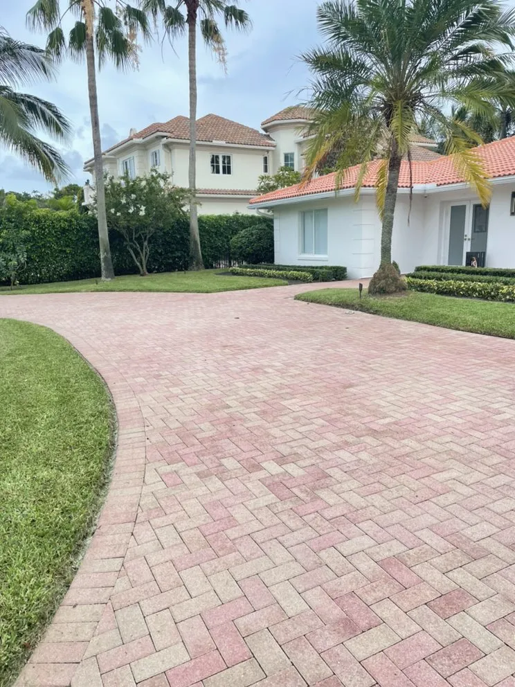 Top-rated lawn mowing service experts serving Pompano Beach, FL - Ready Lawn And Landscaping