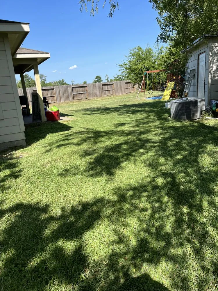 Custom yard cleanup service in Channelview, TX by Ready Men Lawn Service