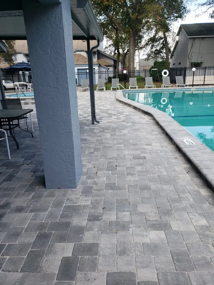 Top-rated lawn care service in Orlando, FL - Real Brick Pavers