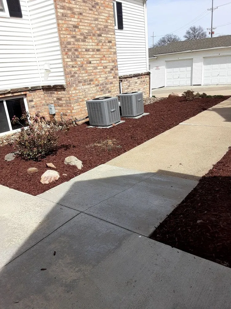 Professional yard maintenance in Cuyahoga Falls, OH - Real Green Landscaping
