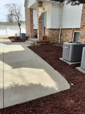 Real Green Landscaping Logo