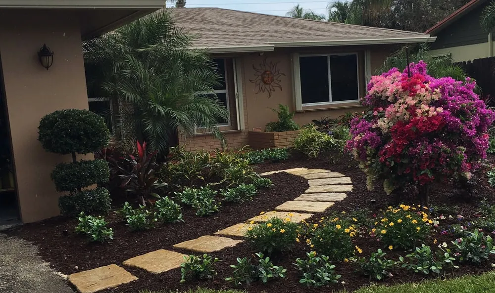 Affordable lawn care service experts serving Boynton Beach, FL - Real Landscape