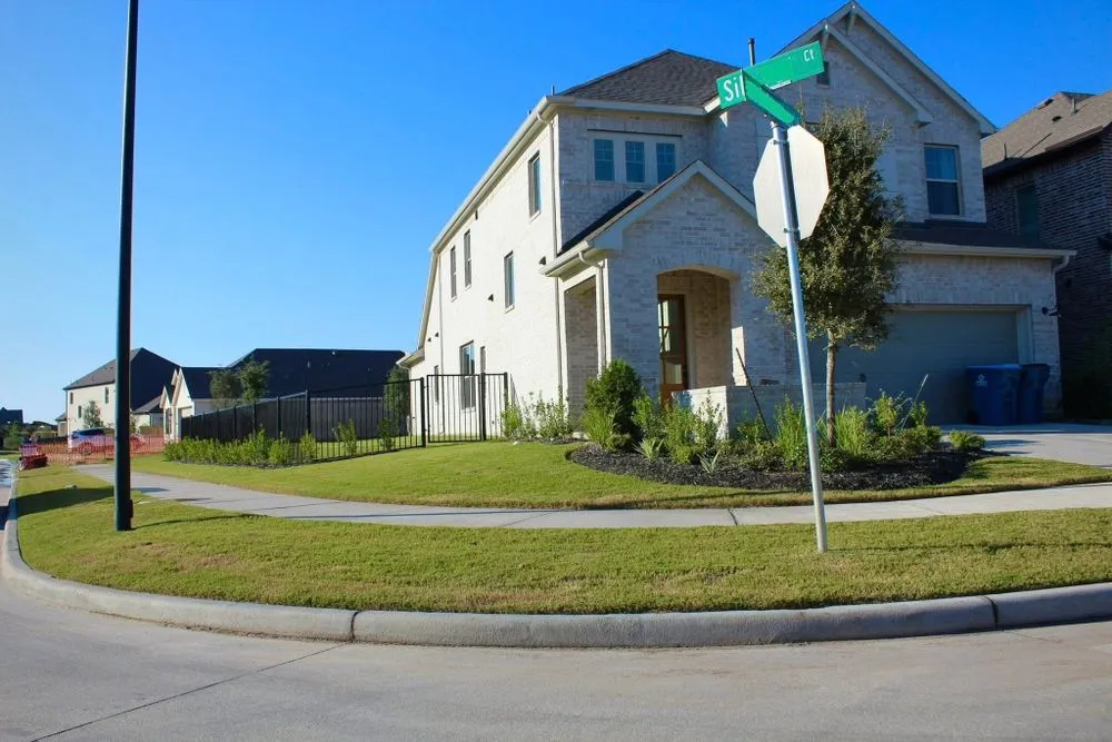 Top-rated lawn care service in Cypress, TX by Real Landscape