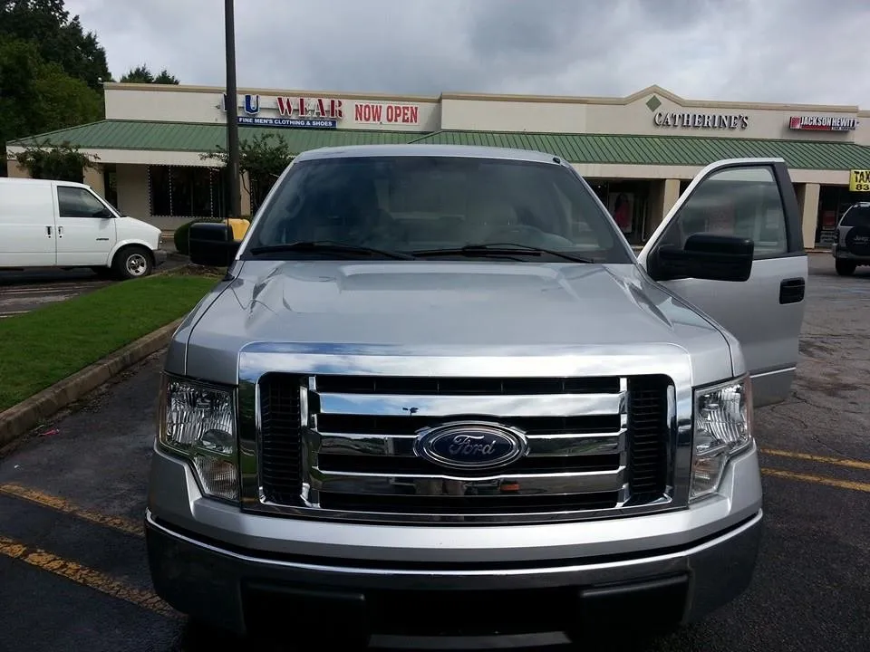 Affordable garden landscaping in Birmingham, AL by Real Men Mobile Detailing And Pressure Washing