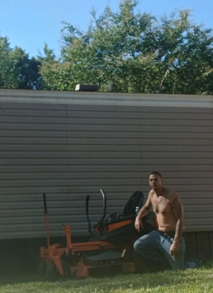 Affordable lawn mowing service in Mooresville, NC - Real Services