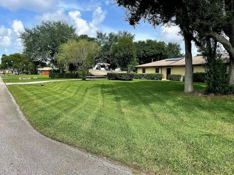 Reliable yard maintenance in Fort Pierce, FL by Real Verde Landscaping