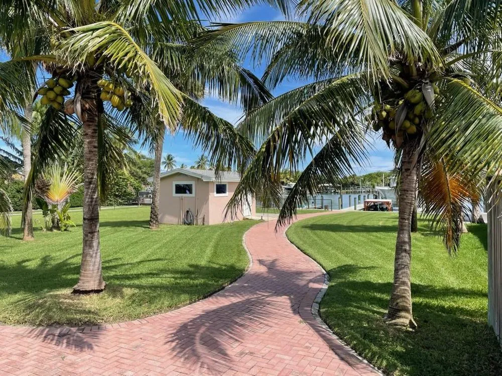 Trusted lawn care service in Fort Pierce, FL by Real Verde Landscaping