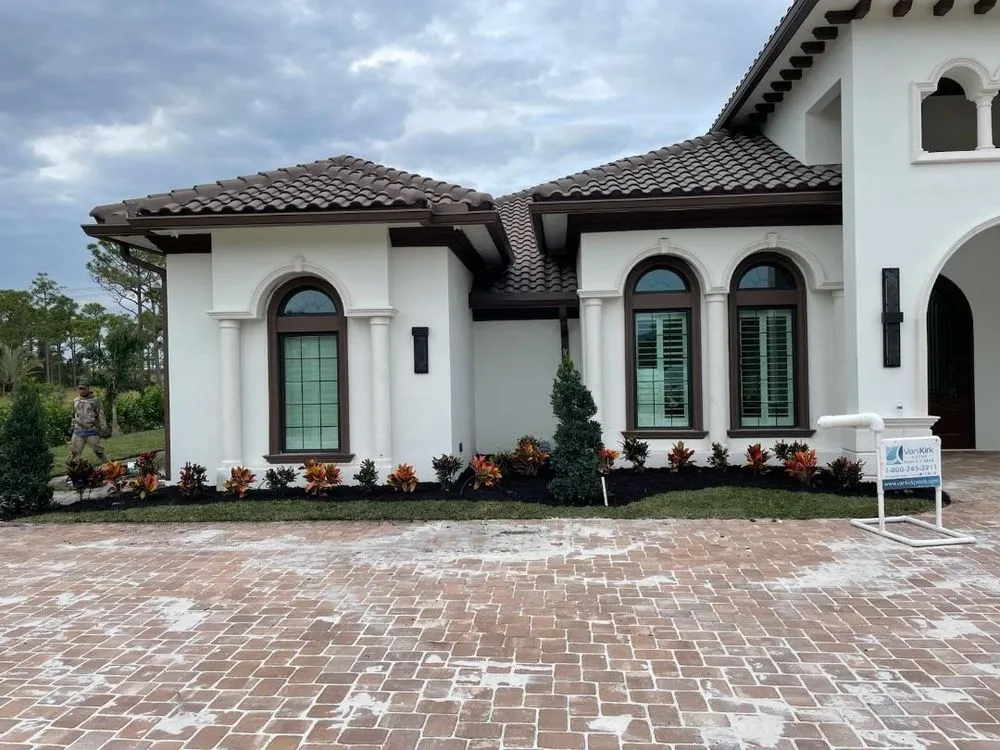 Custom yard cleanup service in Fort Pierce, FL by Real Verde Landscaping