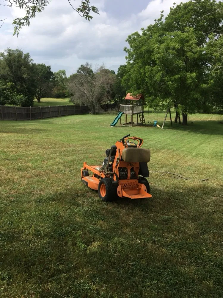 Custom landscaping services with custom design in Killeen, TX by Really Nice and Affordable Lawn Service