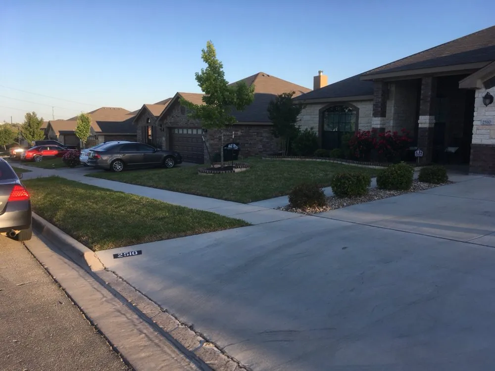Affordable yard cleanup service in Killeen, TX - Really Nice and Affordable Lawn Service