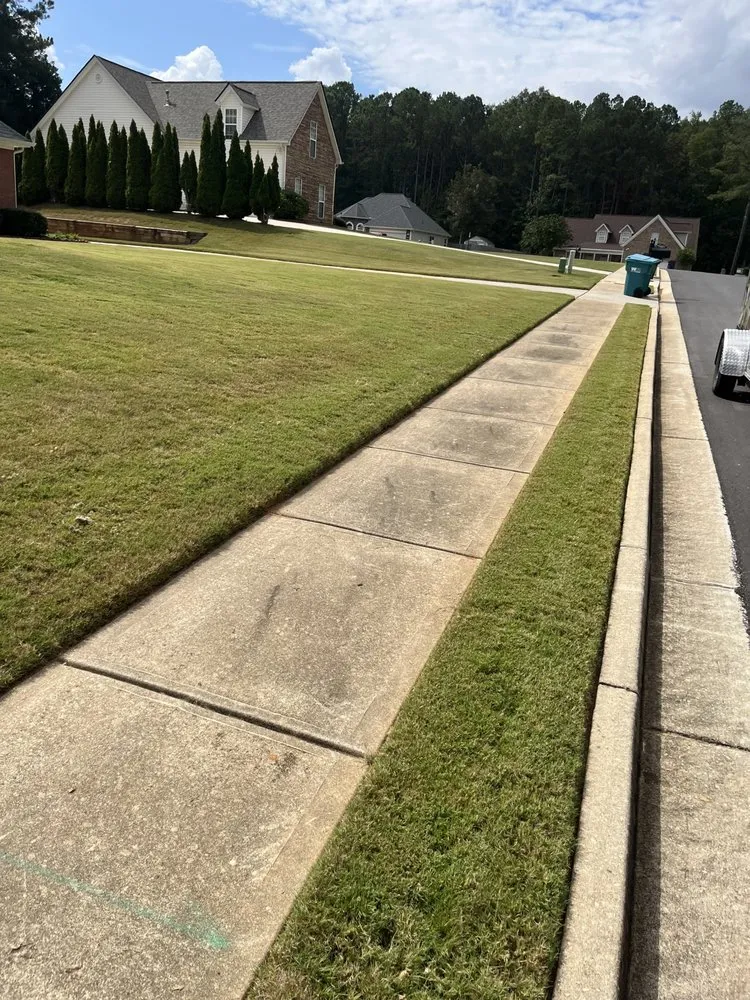 Top-rated yard cleanup service for residential properties across Locust Grove, GA - Reallyrick Landscaping