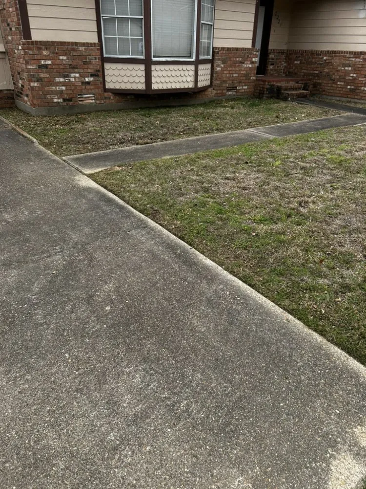 Trusted lawn care service for homes in Shreveport, LA by Realpro Lawncare