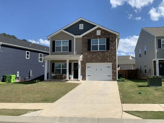 Reaves Lawn And Handman Service Logo