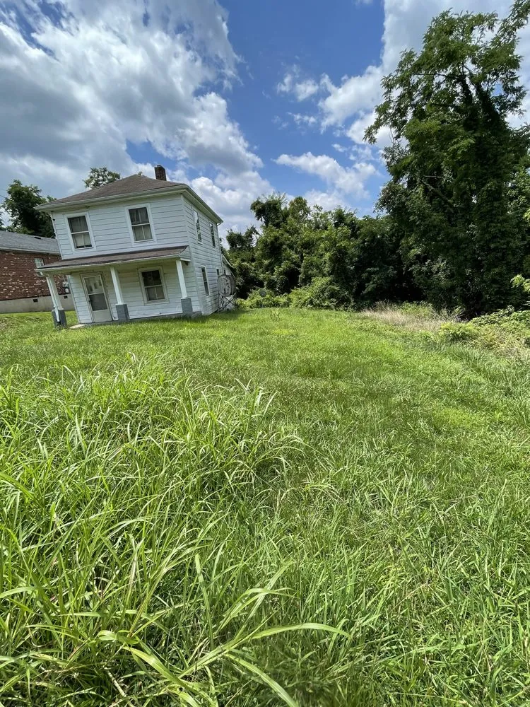 Local yard maintenance in Lynchburg, VA by Reaves Lawn Care