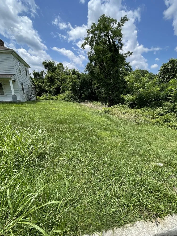 Custom garden landscaping experts serving Lynchburg, VA - Reaves Lawn Care