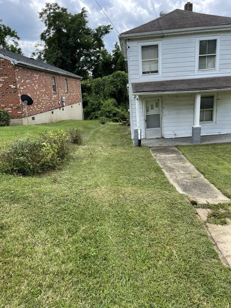 Local landscaping services experts serving Lynchburg, VA - Reaves Lawn Care