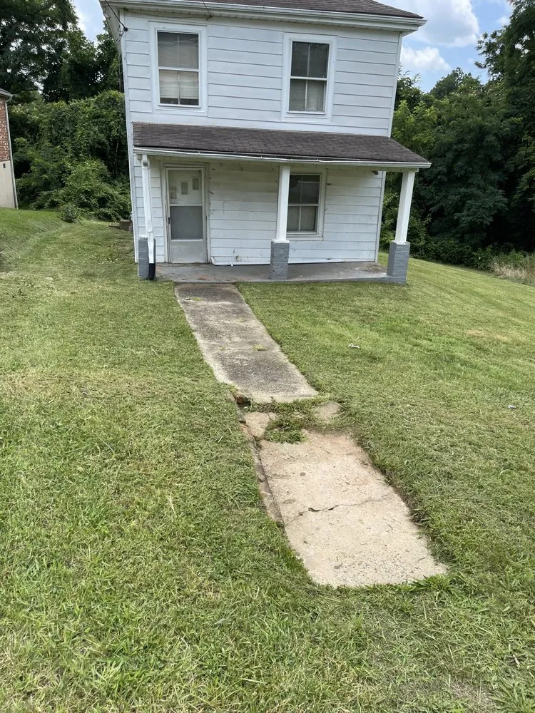 Reliable yard maintenance experts serving Lynchburg, VA - Reaves Lawn Care