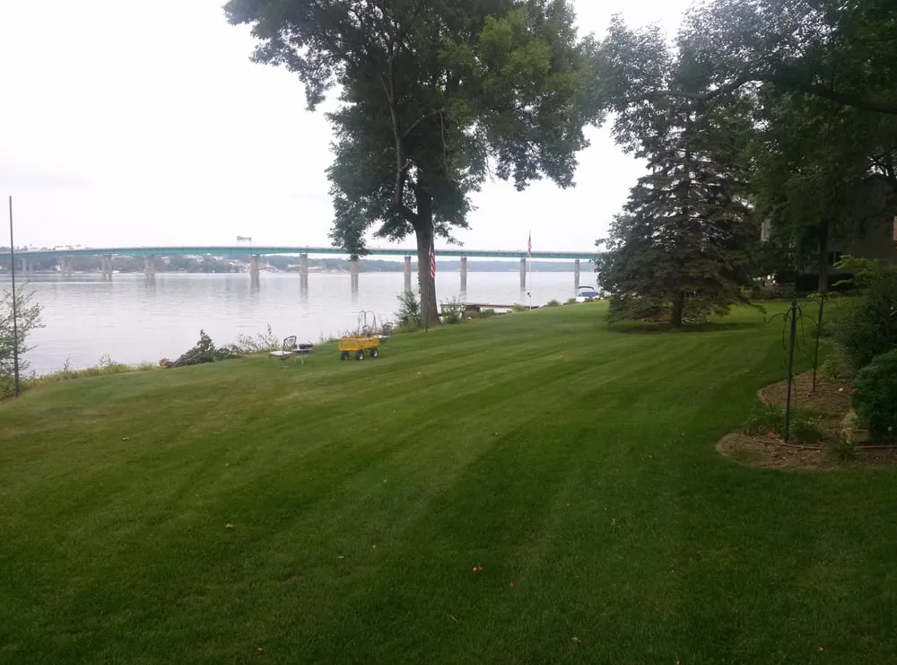 Trusted garden landscaping in East Moline, IL - Rebenar Services