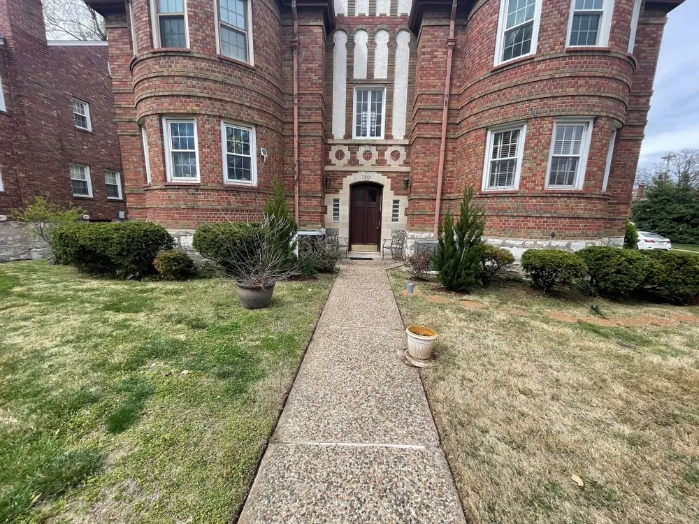 Reliable garden landscaping in St Louis, MO by Rebollo Brothers