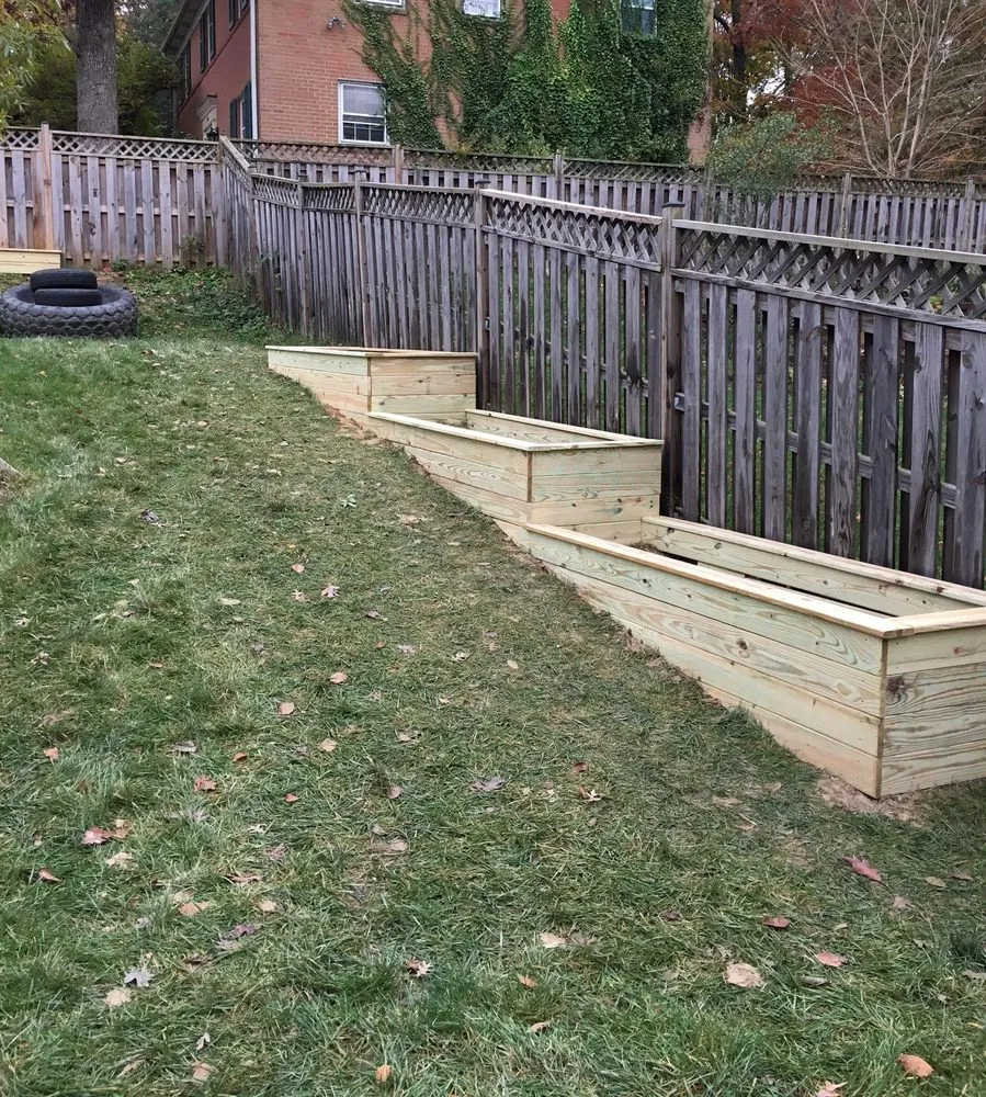 Reliable lawn care service experts serving Hyattsville, MD - REC Lawns