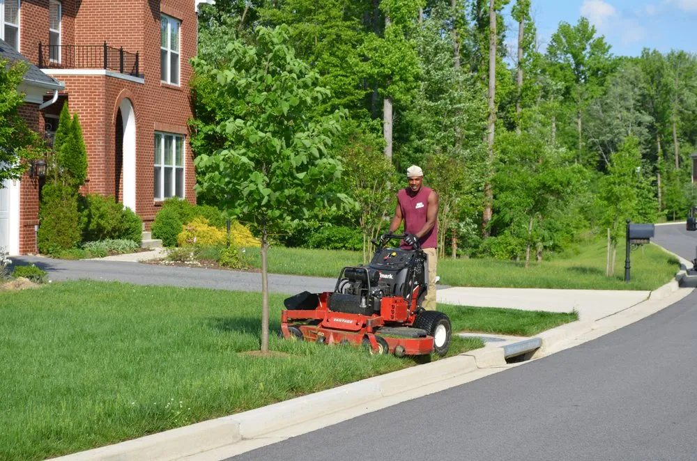 Affordable yard maintenance experts serving Hyattsville, MD - REC Lawns