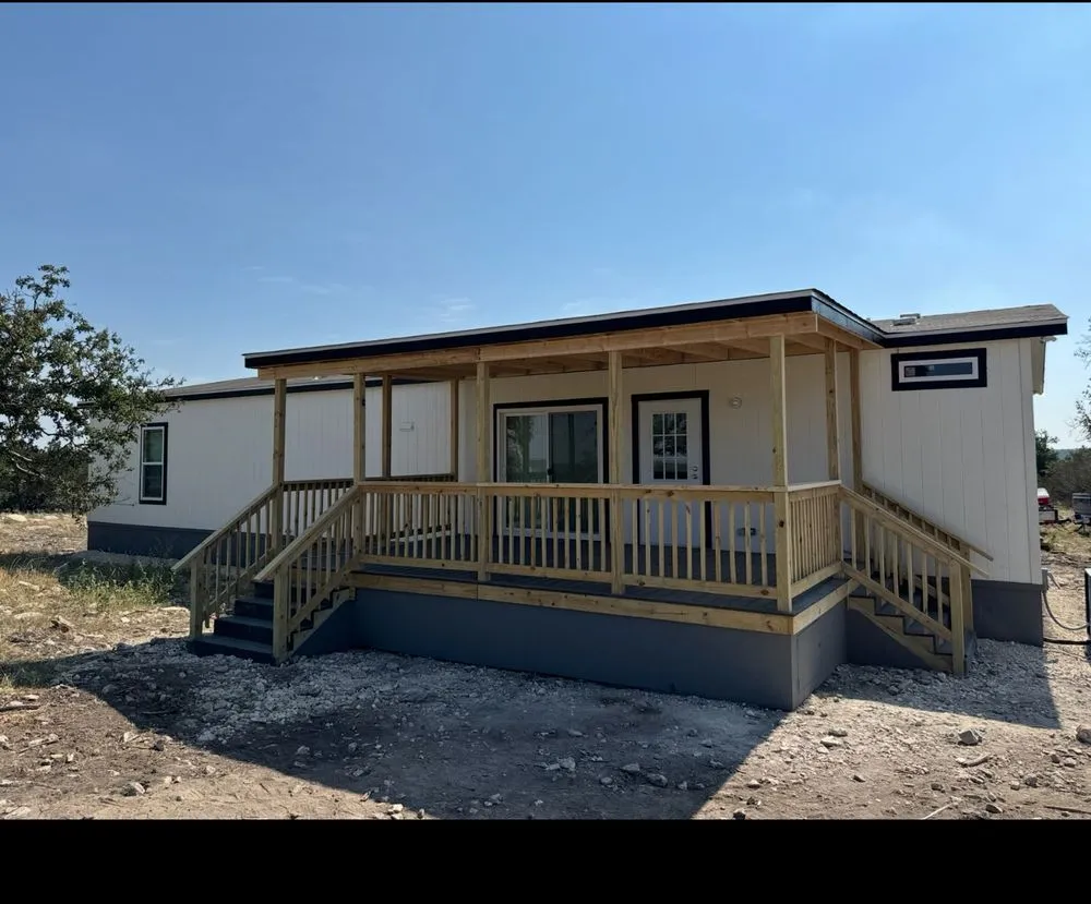 Custom yard maintenance in Cedar Creek, TX - Recillas Remodeling