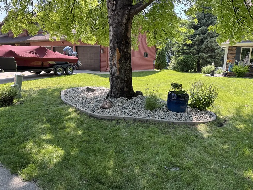 Custom lawn mowing service in Grand Forks, ND by Reco lawncare